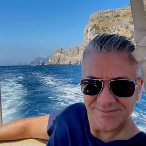 Meet your Posher, Dimitrios